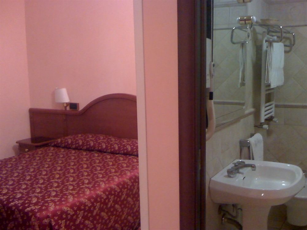 Albergo Sandra Roma Exterior foto
